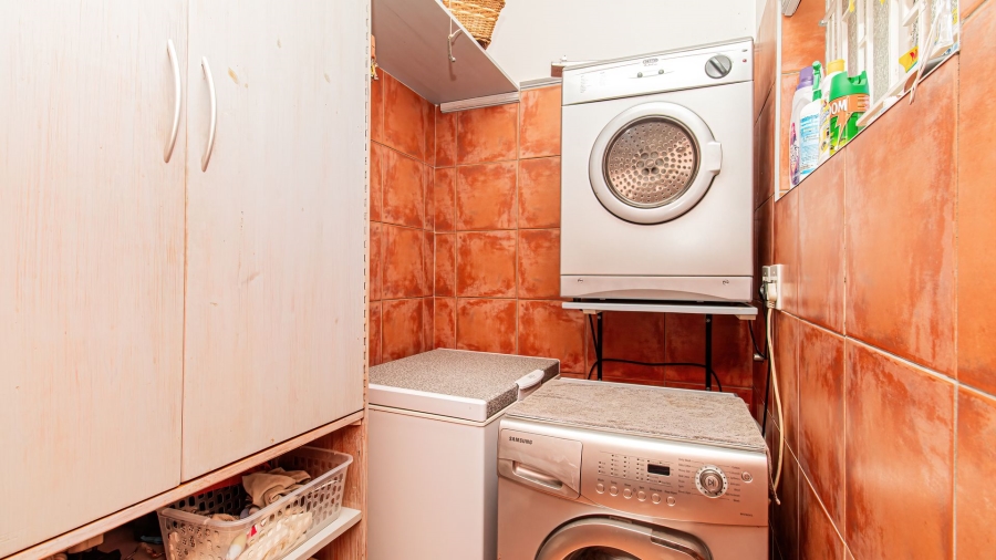 5 Bedroom Property for Sale in The Island Western Cape